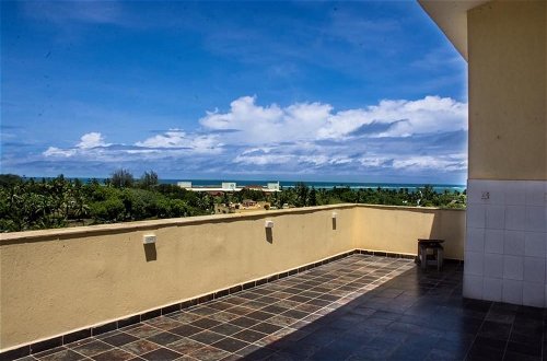 Photo 28 - Immaculate 6-bed Penthouse Apartment in Mombasa