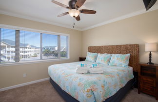 Photo 2 - Directly On The Beach! First Floor Sundeck! Near Pier Park! Sleeps 6