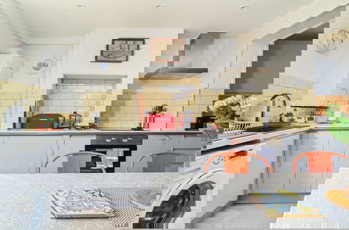 Photo 10 - Host Stay Foundry Colours