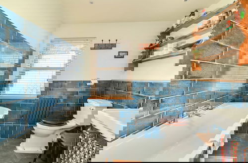 Photo 8 - Host Stay Foundry Colours
