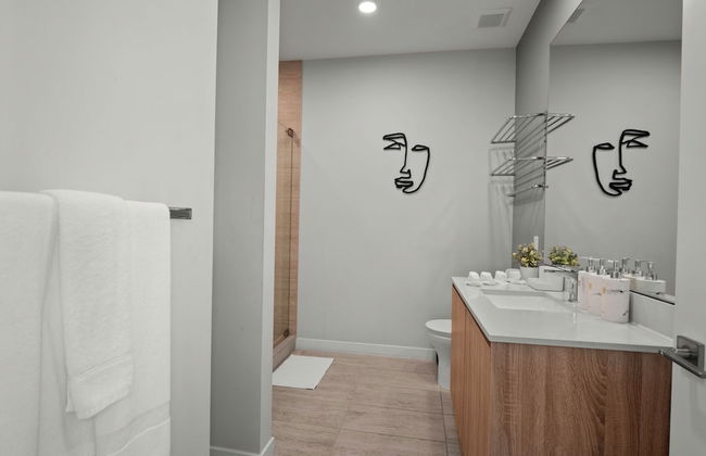Modern Condo in Design District - Photo 55