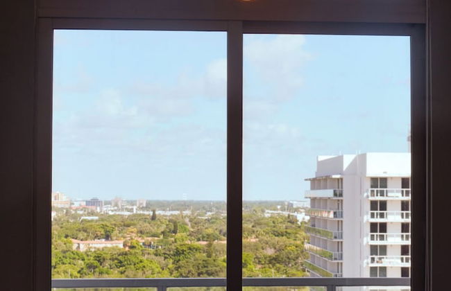 Modern Condo in Design District - Photo 48