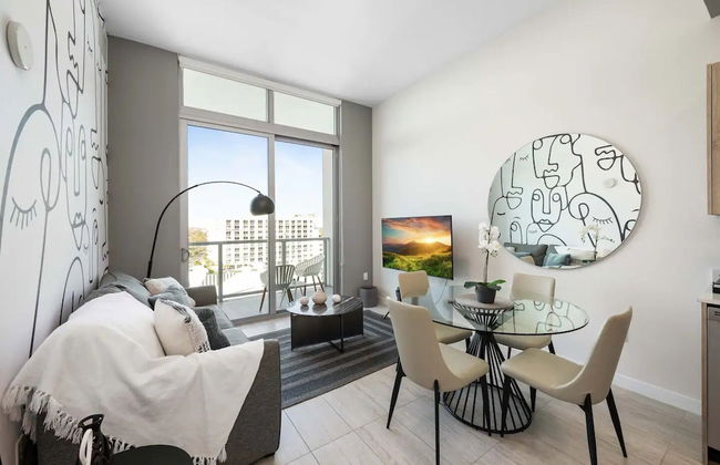 Modern Condo in Design District - Photo 40