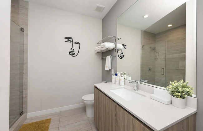 Modern Condo in Design District - Photo 52