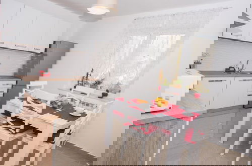 Foto 5 - Chic Apartment Tribalj With Private Balcony