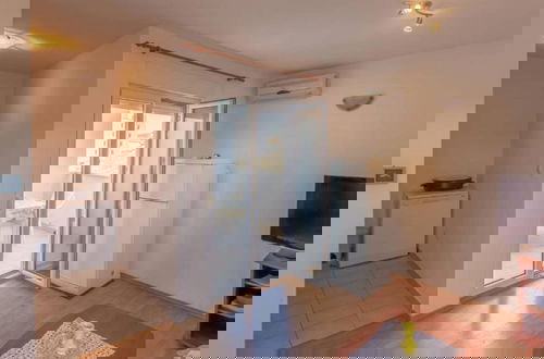 Foto 7 - Charming and Cozy Okrug Gornji Apartment With Balcony
