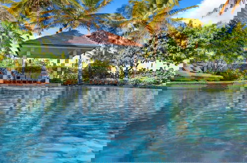 Foto 6 - Oceanfront Golf Course Estate w Pool Guest House