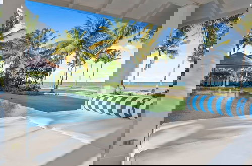 Foto 7 - Oceanfront Golf Course Estate w Pool Guest House