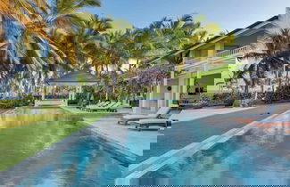 Foto 3 - Oceanfront Golf Course Estate w Pool Guest House