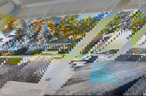 Foto 40 - Oceanfront Golf Course Estate w Pool Guest House