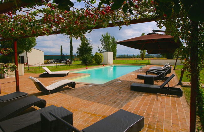 Modern Holiday Home in Foligno - Loc. With Pool - Photo 1