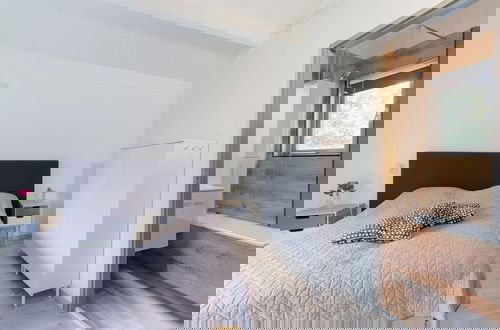 Foto 5 - Spacious Holiday Home With Sauna Near Beach