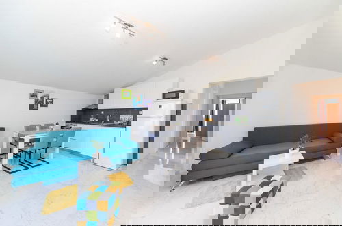 Foto 8 - Stylish Apartments With Shared Pool, Sea Views, and Sun Terrace