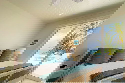 Foto 3 - Pink Sand Paradise: Luxury Home With Heated Pool