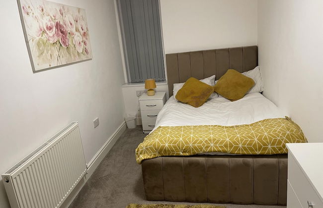 2 Bed Flat - Sleeps 4 - Jacuzzi Bath - Parking - Foto 3