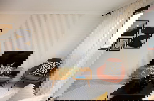Photo 9 - The Isleworth Place - Stunning 1bdr Flat With Balcony