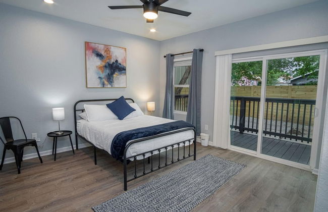 Your Dream Stay 4BR 2BA Near Downtown Riverwalk - Photo 15