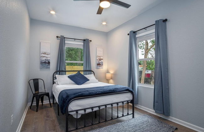 Your Dream Stay 4BR 2BA Near Downtown Riverwalk - Photo 21