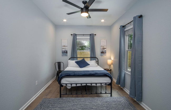 Your Dream Stay 4BR 2BA Near Downtown Riverwalk - Photo 20