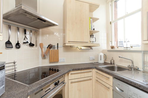 Photo 8 - 380 Charming one Bedroom Property in an Attractive Residential Area With Great Cafes Restaurants and Shops Nearby