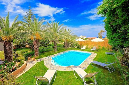 Foto 4 - Villa Karteros With Private Swimming Pool