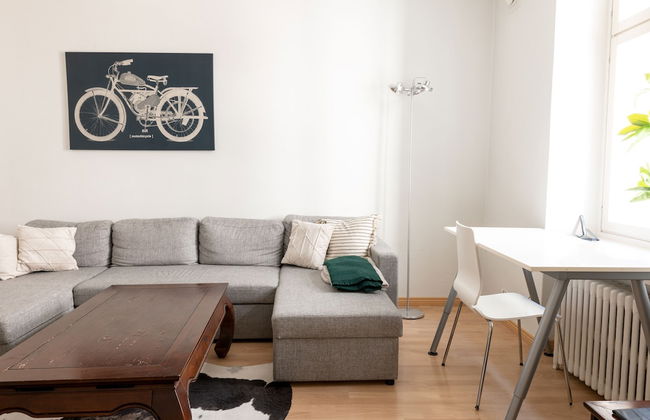 2ndhomes Bright 2BR Apartment - Photo 1