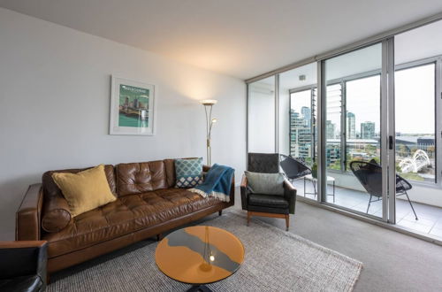 Photo 9 - Convenient 2-bedroom Apt in Docklands With Pool