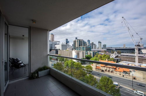 Photo 15 - Convenient 2-bedroom Apt in Docklands With Pool