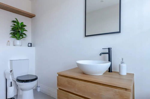 Photo 20 - Chic & Modern 2BD Maisonette in Homerton