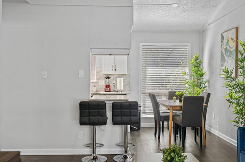 Photo 10 - Stylish 1BR Zilker Evonify