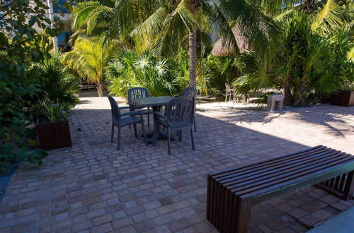 Foto 20 - Spacious and Private Retreat 1 Block From the Beach in Progreso East