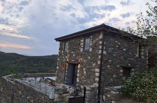 Foto 2 - Peaceful Stone House With Nature View in Karaburun