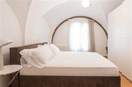 Photo 21 - Santo Stefano Elegant Apartment by Wonderful Italy