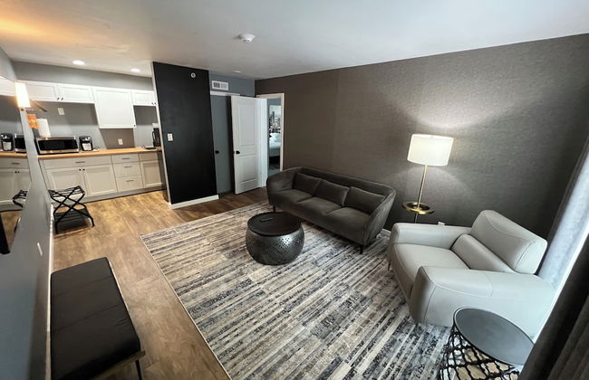 Lighthouse Inn & Suites - Foto 44