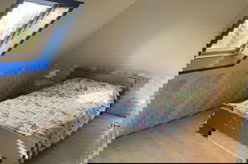 Foto 3 - Spacious Holiday Home Close to the sea