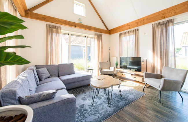 Modern Lodge With two Bath Rooms, Near the Beach - Photo 1