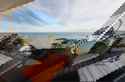 Foto 33 - Clifftop Luxury With Spectacular Ocean Views