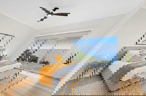 Foto 13 - Clifftop Luxury With Spectacular Ocean Views