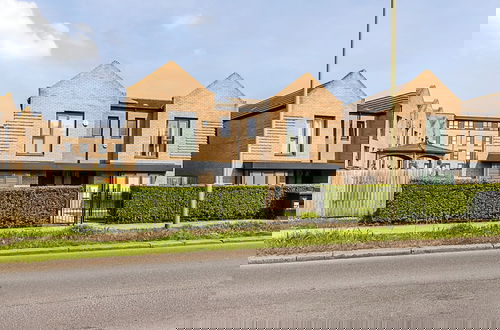 Foto 31 - Semi-detached House With Modern Bespoke Interior