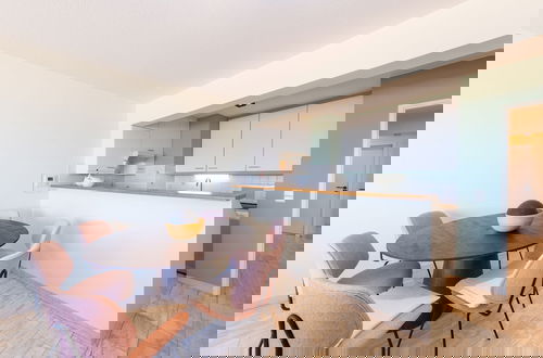 Foto 16 - Spacious Apartment With Terrace