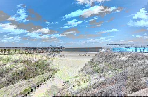 Foto 45 - Upper Unit Condo Overlooking Both the Ocean Pier and Swimming Pool by RedAwning