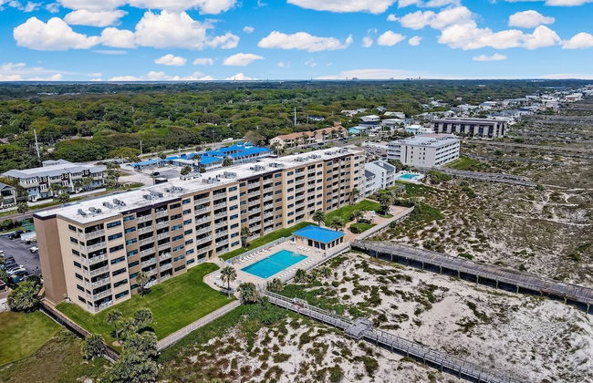 Upper Unit Condo Overlooking Both the Ocean Pier and Swimming Pool by RedAwning - Foto 56