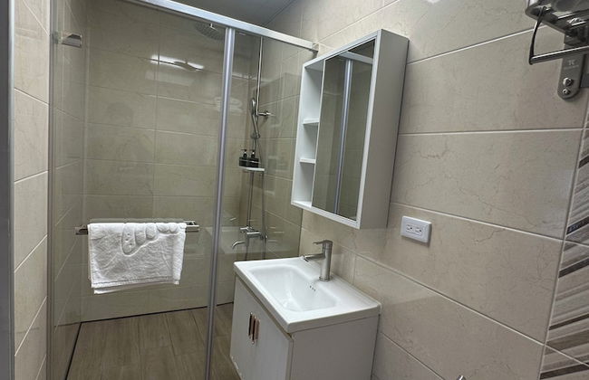 Luxury Apartment - Photo 13