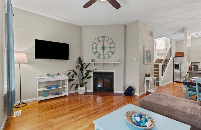 Welcoming Lafayette Square Home - JZ Vacation Rentals - Photo 9
