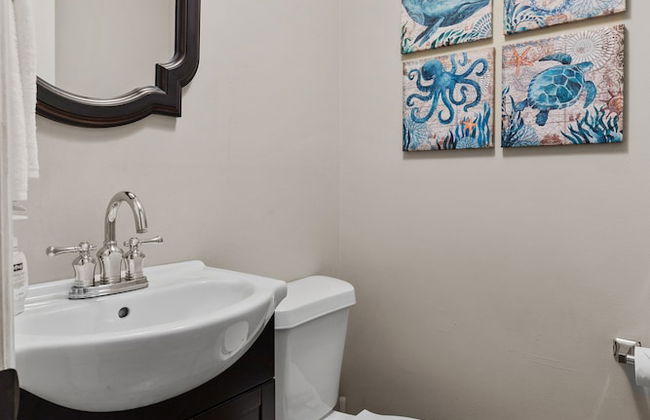 Welcoming Lafayette Square Home - JZ Vacation Rentals - Photo 11