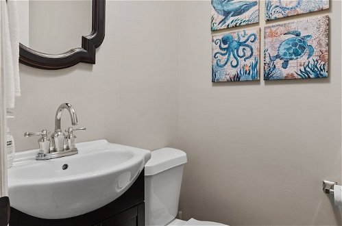 Photo 11 - Welcoming Lafayette Square Home - JZ Vacation Rentals