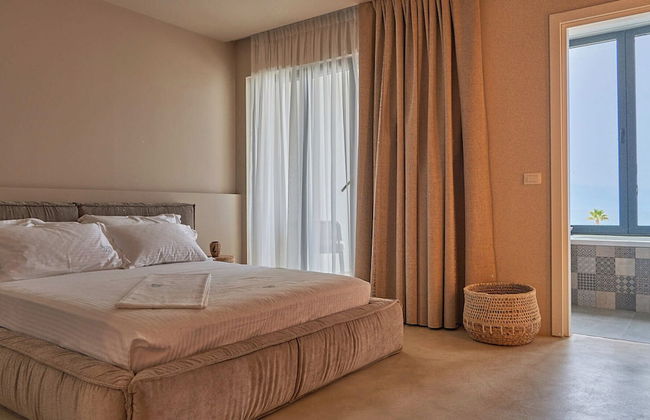 AZAR LUXURY SUITES - Photo 27