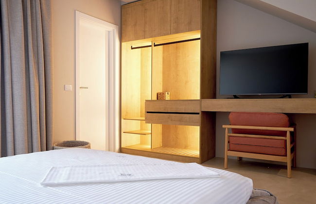 AZAR LUXURY SUITES - Photo 60