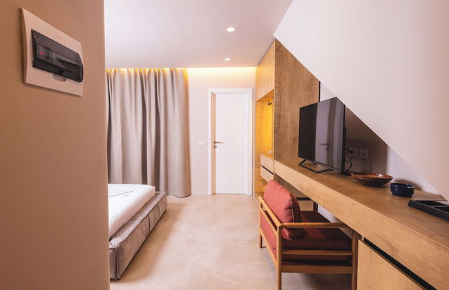 AZAR LUXURY SUITES - Photo 30