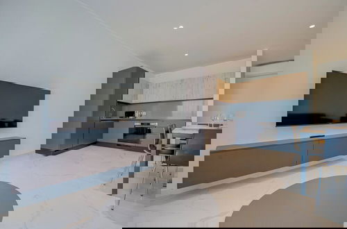 Foto 33 - Mayfair by Premier Suites MT